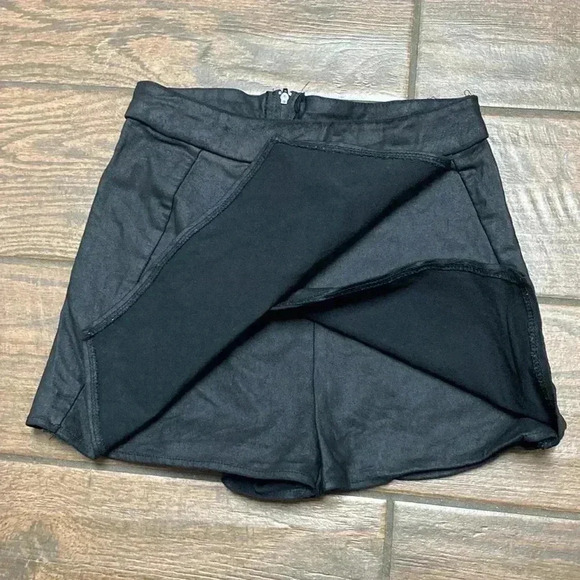 🌟 Bare Necessities black Skort 🌟 - Picture 2 of 3